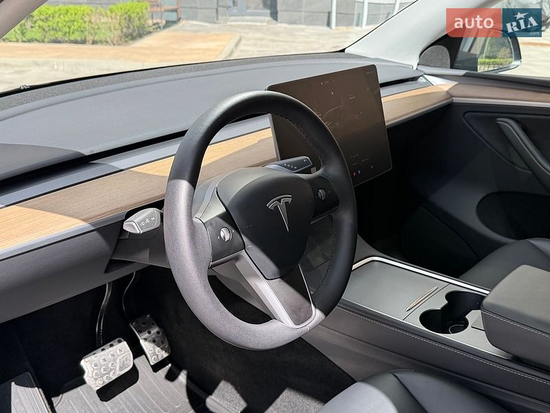Внедорожник / Кроссовер Tesla Model Y 2024 в Киеве