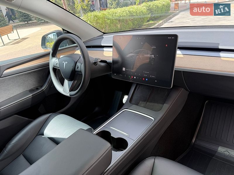 Внедорожник / Кроссовер Tesla Model Y 2024 в Киеве
