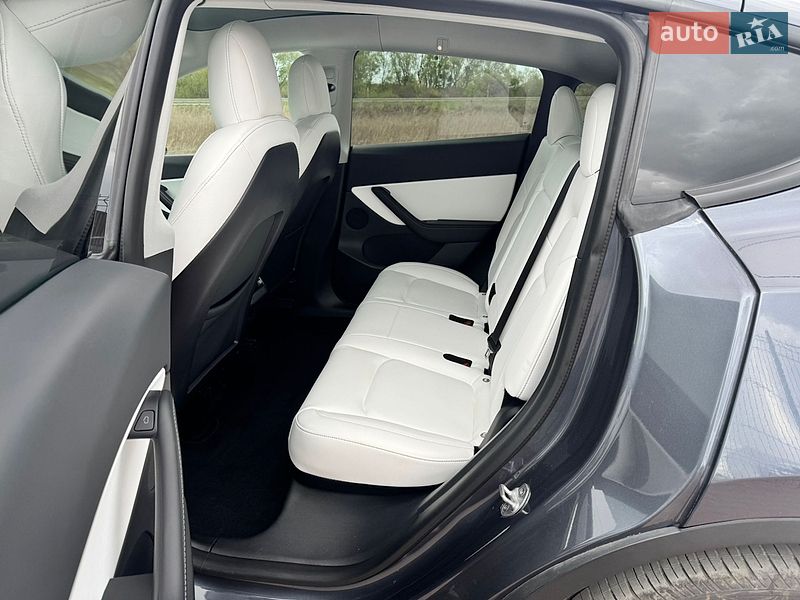 Внедорожник / Кроссовер Tesla Model Y 2022 в Ровно