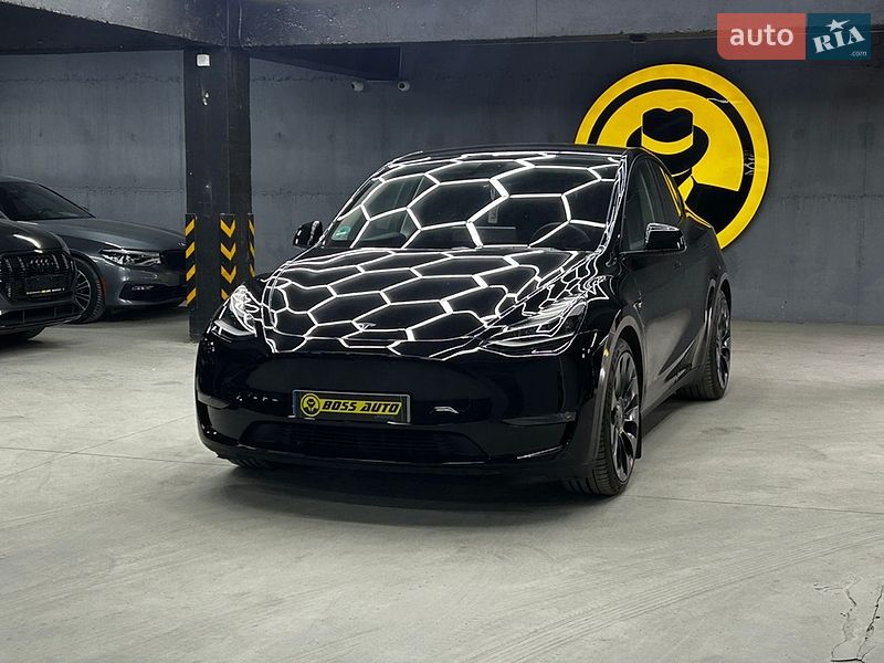 Внедорожник / Кроссовер Tesla Model Y 2023 в Черновцах