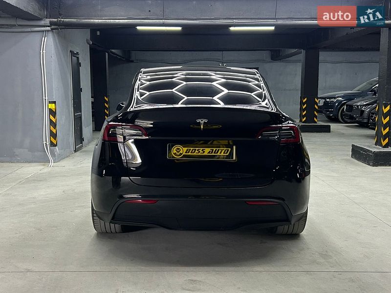 Внедорожник / Кроссовер Tesla Model Y 2023 в Черновцах