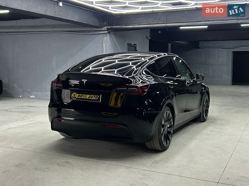 Внедорожник / Кроссовер Tesla Model Y 2023 в Черновцах