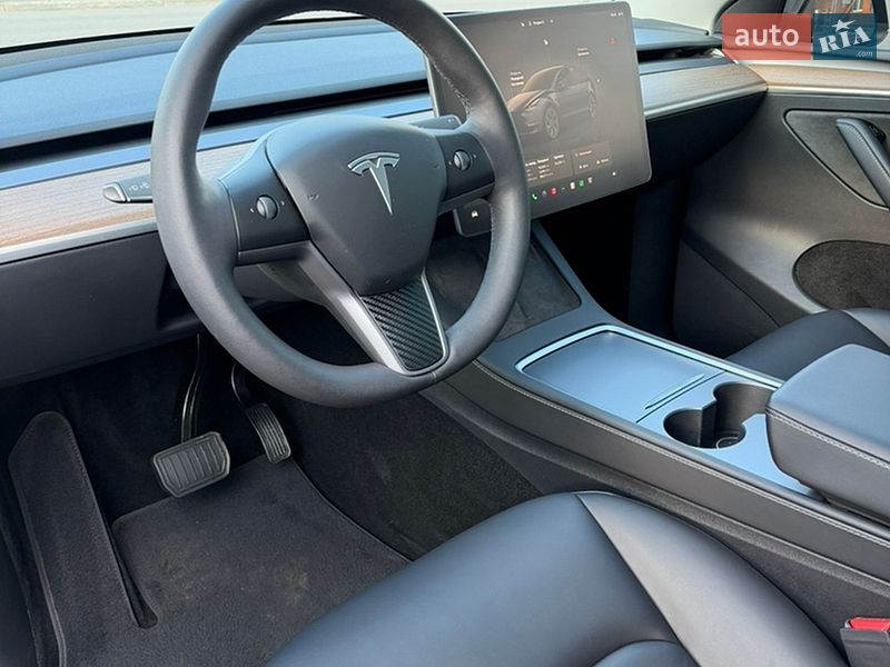 Позашляховик / Кросовер Tesla Model Y 2024 в Києві