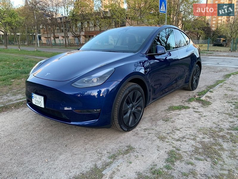 Tesla Model Y 2024