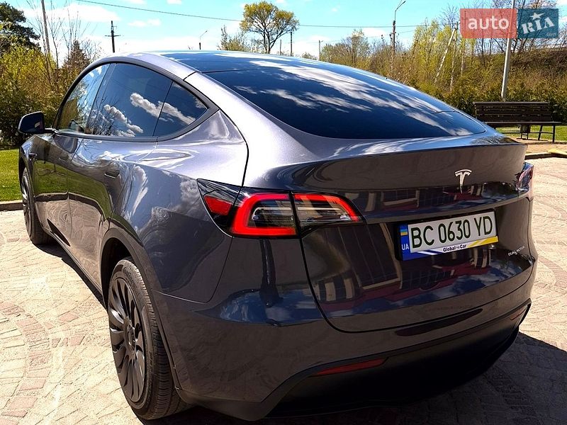 Внедорожник / Кроссовер Tesla Model Y 2023 в Львове