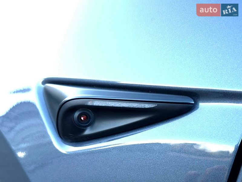 Внедорожник / Кроссовер Tesla Model Y 2023 в Львове