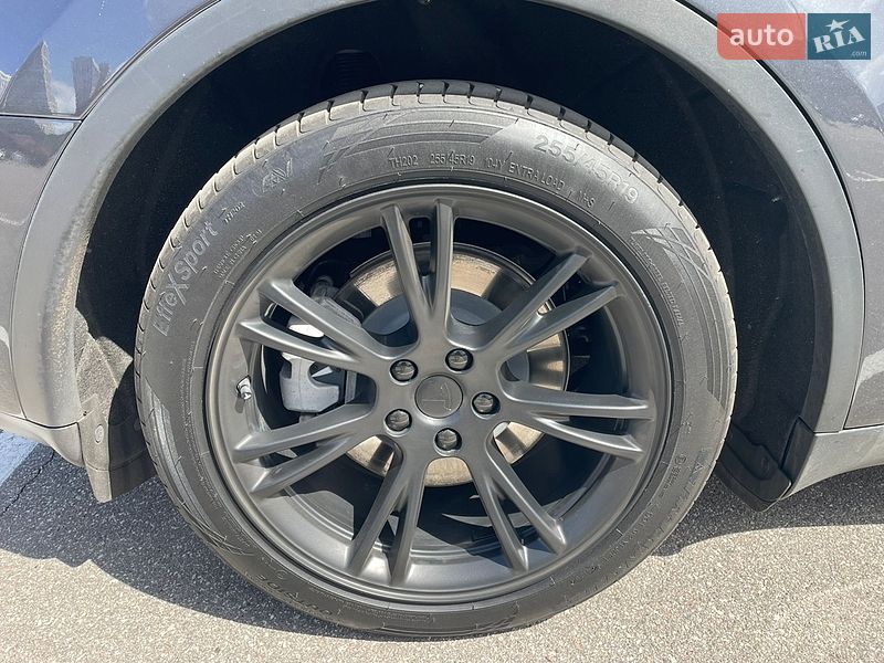 Позашляховик / Кросовер Tesla Model Y 2024 в Києві