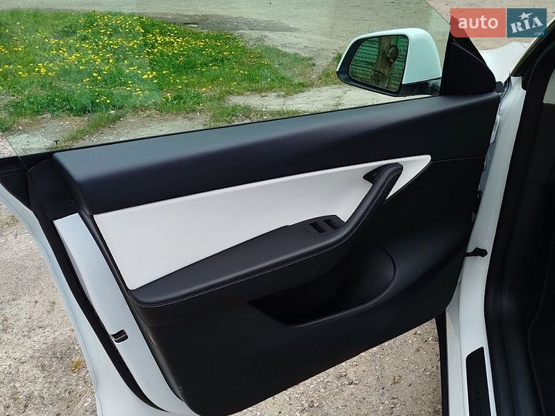 Внедорожник / Кроссовер Tesla Model Y 2022 в Луцке
