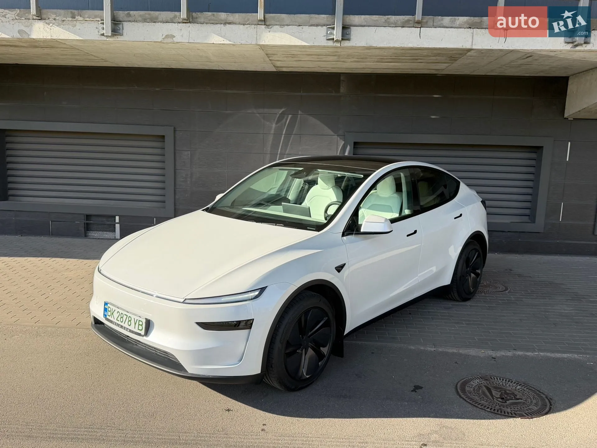 2025 Tesla Model Y - мініатюра 15
