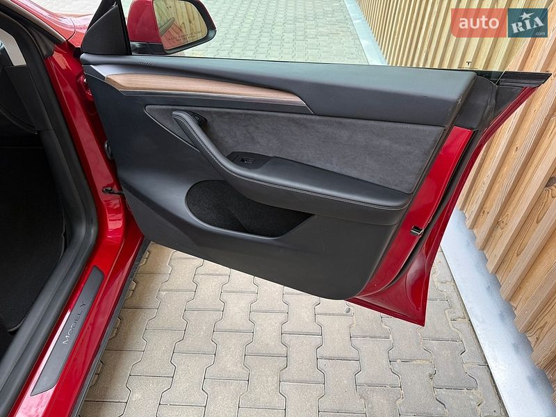 Позашляховик / Кросовер Tesla Model Y 2023 в Львові