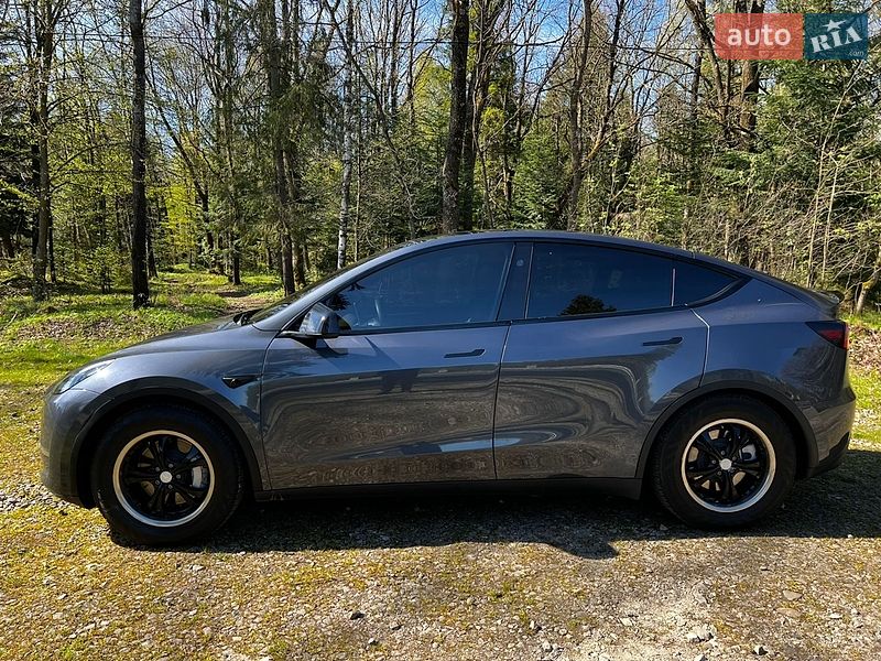Позашляховик / Кросовер Tesla Model Y 2023 в Долині