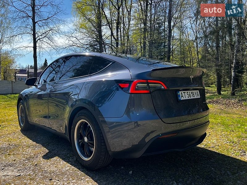 Позашляховик / Кросовер Tesla Model Y 2023 в Долині