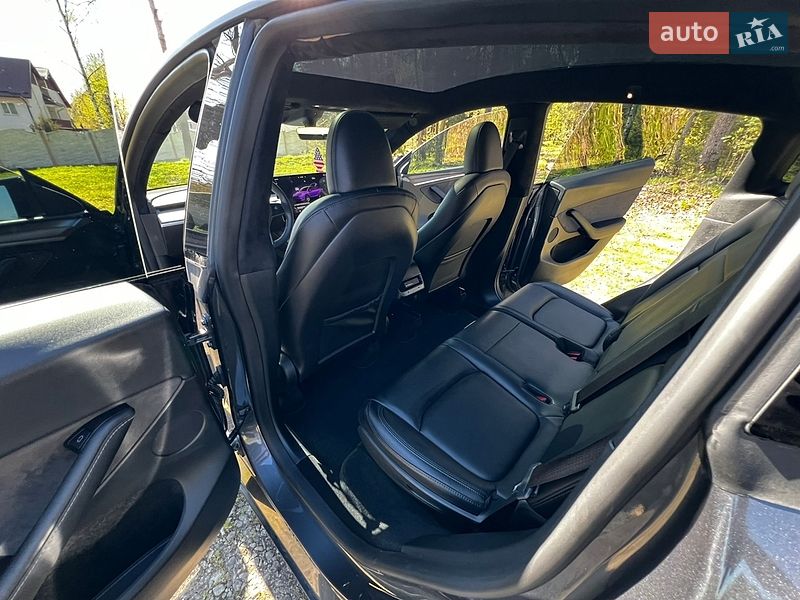 Позашляховик / Кросовер Tesla Model Y 2023 в Долині