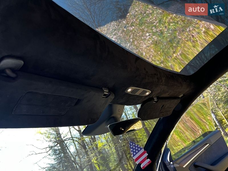 Позашляховик / Кросовер Tesla Model Y 2023 в Долині
