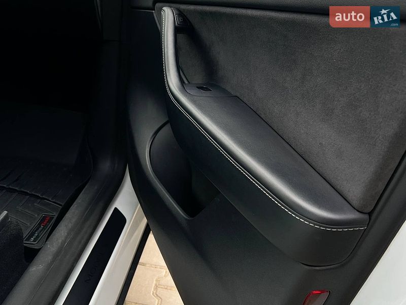 Внедорожник / Кроссовер Tesla Model Y 2021 в Черновцах