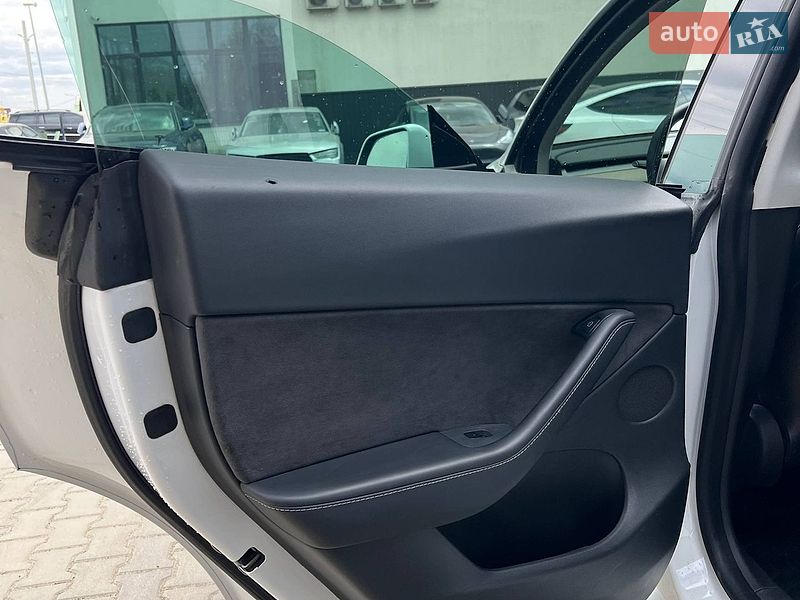 Внедорожник / Кроссовер Tesla Model Y 2021 в Черновцах