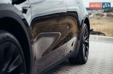 Внедорожник / Кроссовер Tesla Model Y 2023 в Вишневом
