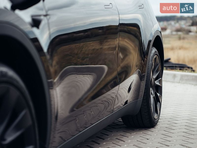Внедорожник / Кроссовер Tesla Model Y 2023 в Вишневом