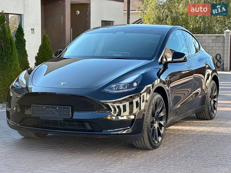Tesla Model Y 2024