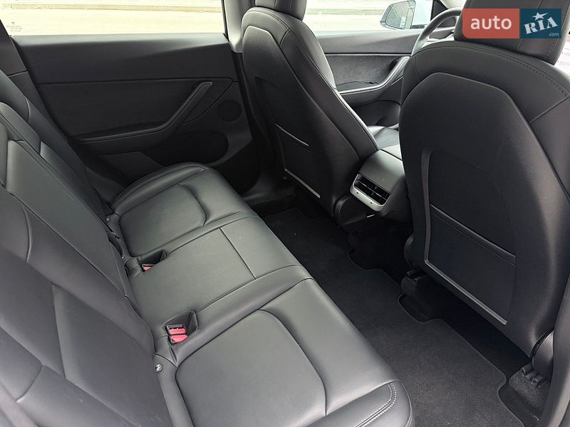 Внедорожник / Кроссовер Tesla Model Y 2021 в Киеве