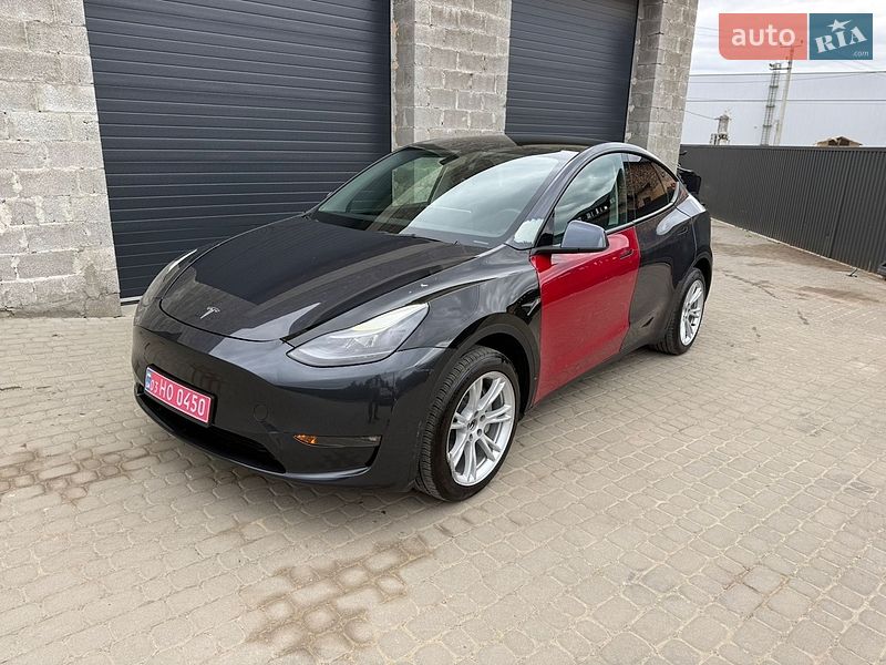Tesla Model Y 2024