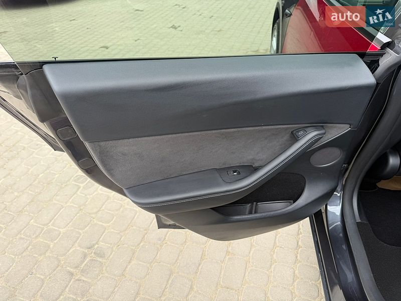 Внедорожник / Кроссовер Tesla Model Y 2024 в Львове