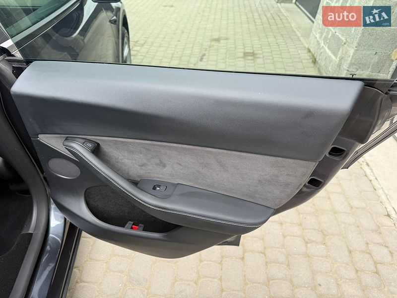 Внедорожник / Кроссовер Tesla Model Y 2024 в Львове