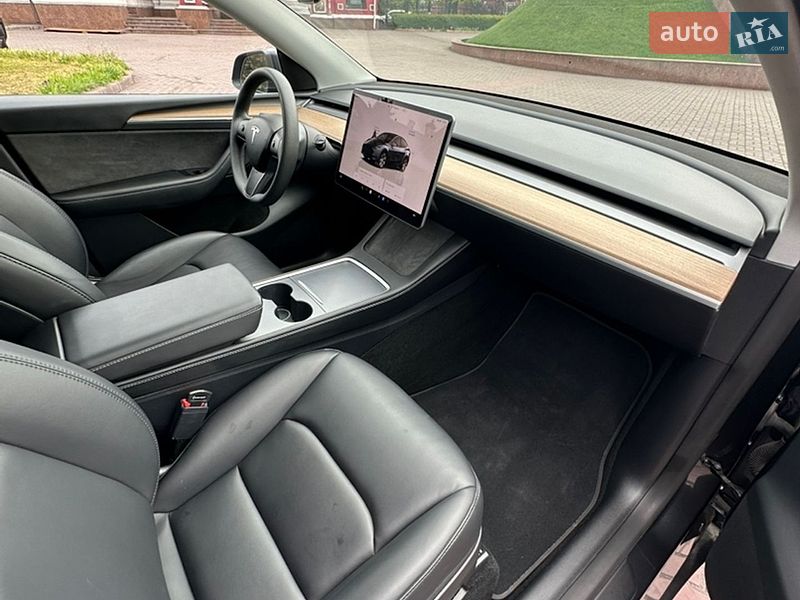 Позашляховик / Кросовер Tesla Model Y 2024 в Дніпрі