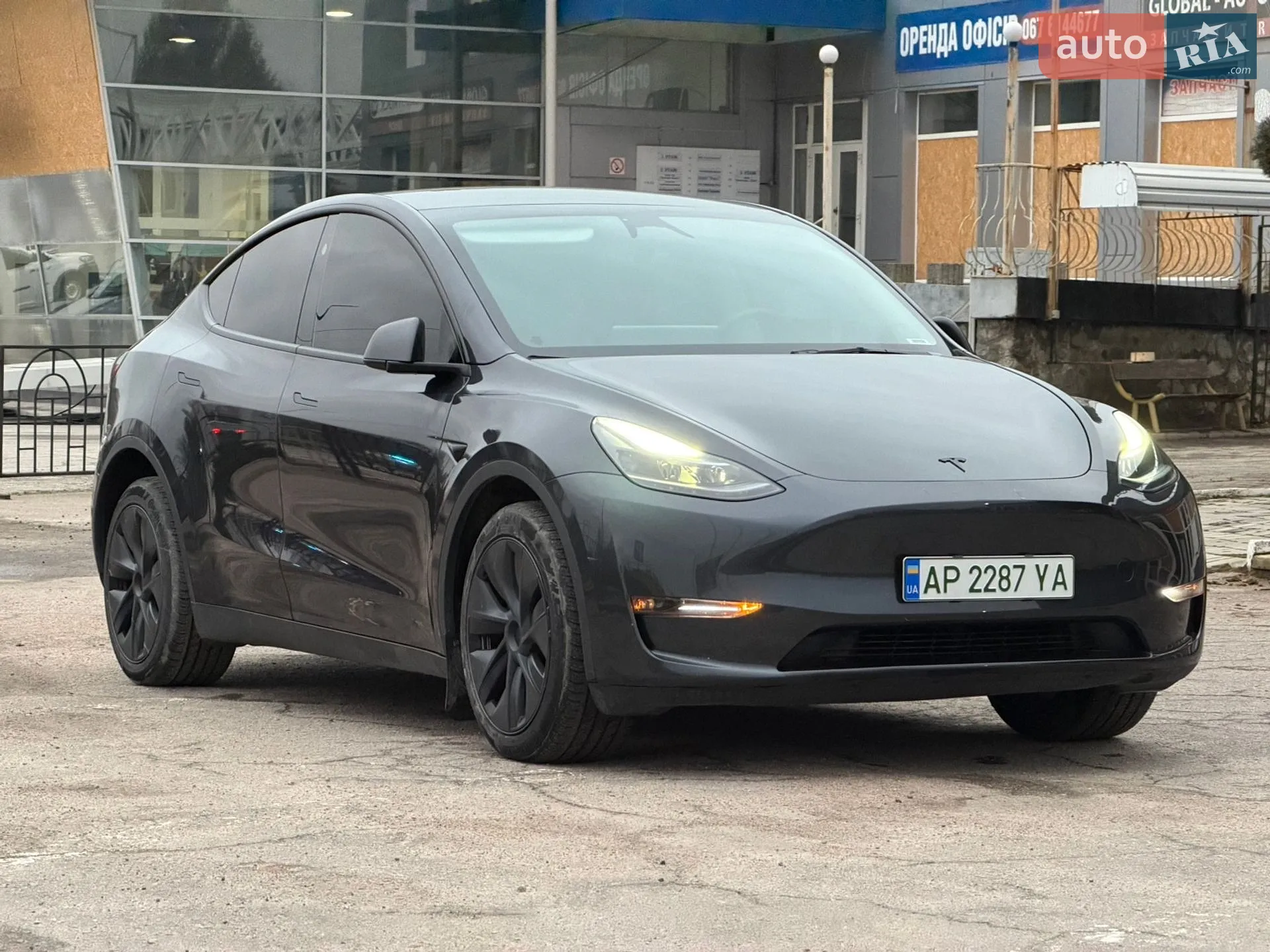 2024 Tesla Model Y - мініатюра 8
