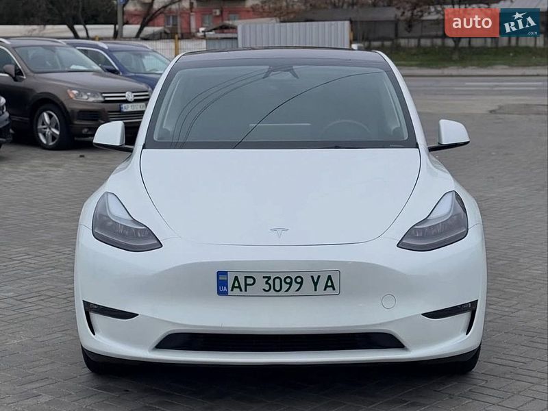 Tesla Model Y 2024