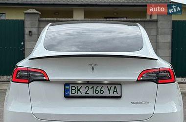 Внедорожник / Кроссовер Tesla Model Y 2022 в Киеве