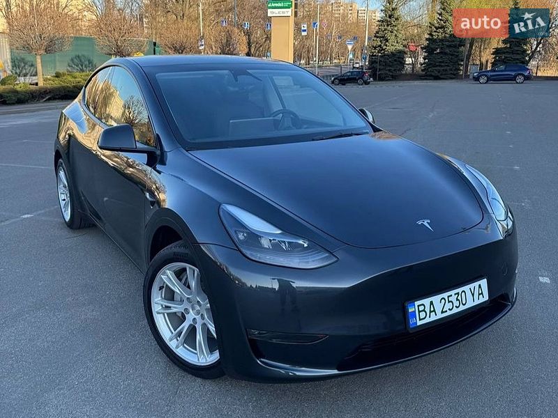 Tesla Model Y 2024