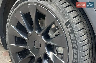 Внедорожник / Кроссовер Tesla Model Y 2023 в Дрогобыче