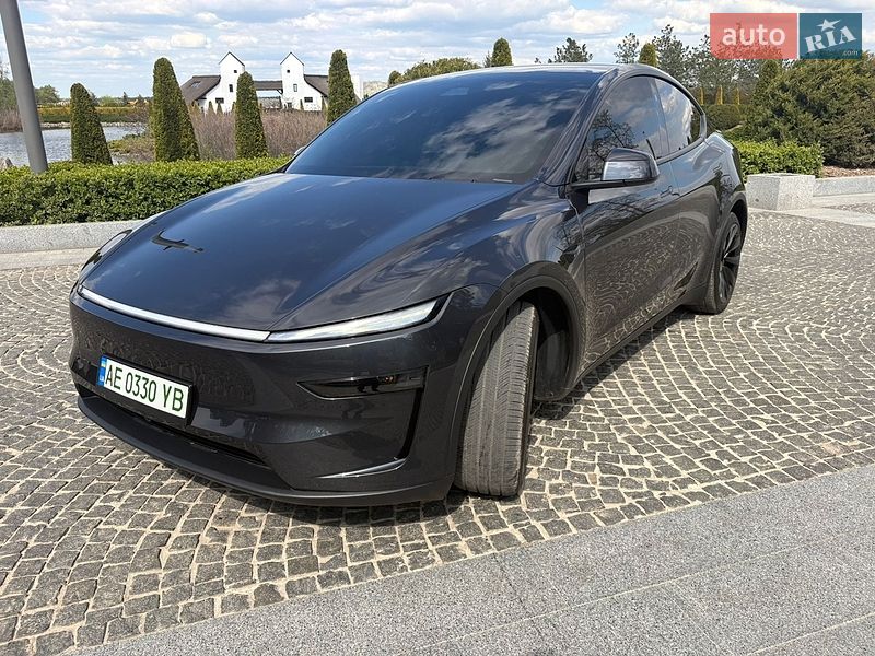 Внедорожник / Кроссовер Tesla Model Y 2025 в Днепре