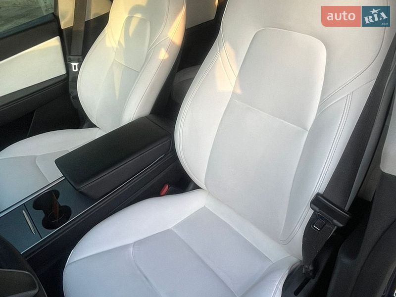 Внедорожник / Кроссовер Tesla Model Y 2021 в Киеве