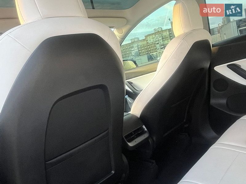Внедорожник / Кроссовер Tesla Model Y 2021 в Киеве