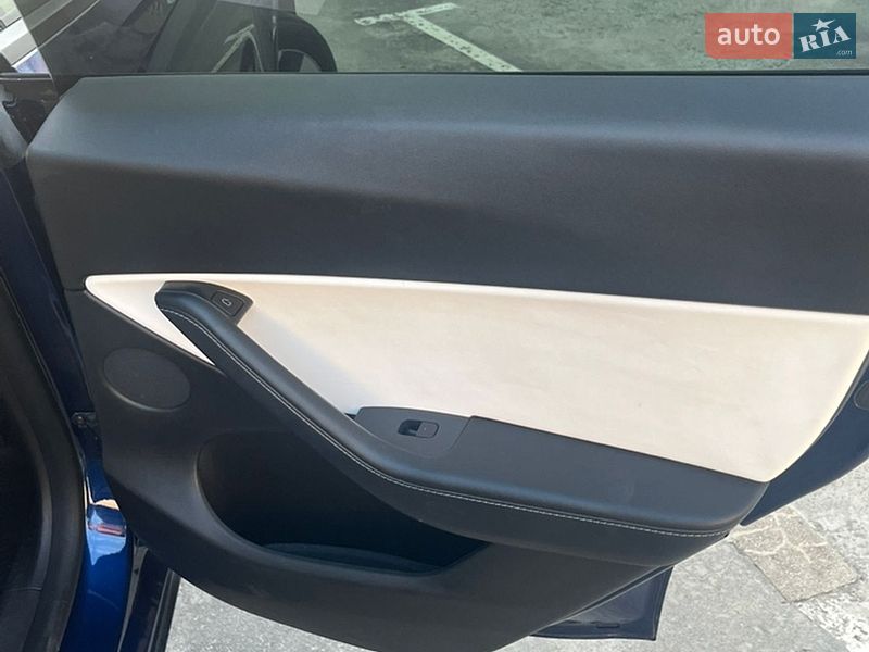 Внедорожник / Кроссовер Tesla Model Y 2021 в Киеве