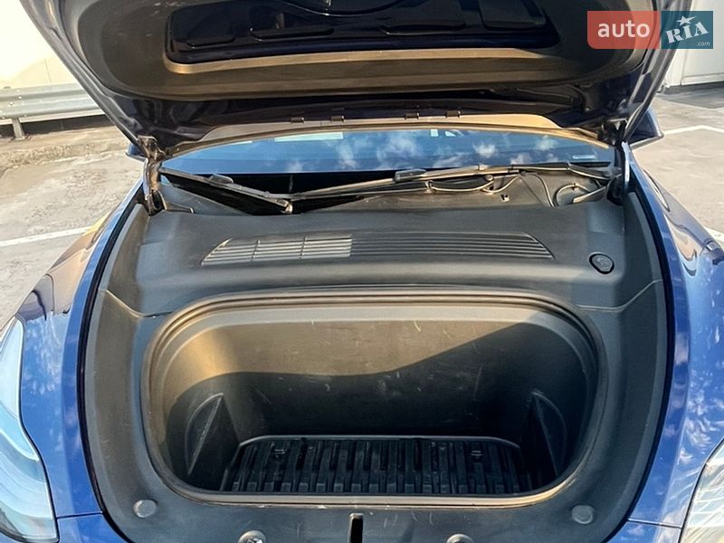 Внедорожник / Кроссовер Tesla Model Y 2021 в Киеве