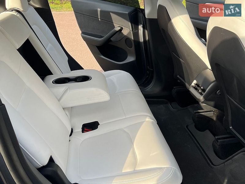 Внедорожник / Кроссовер Tesla Model Y 2023 в Чернигове