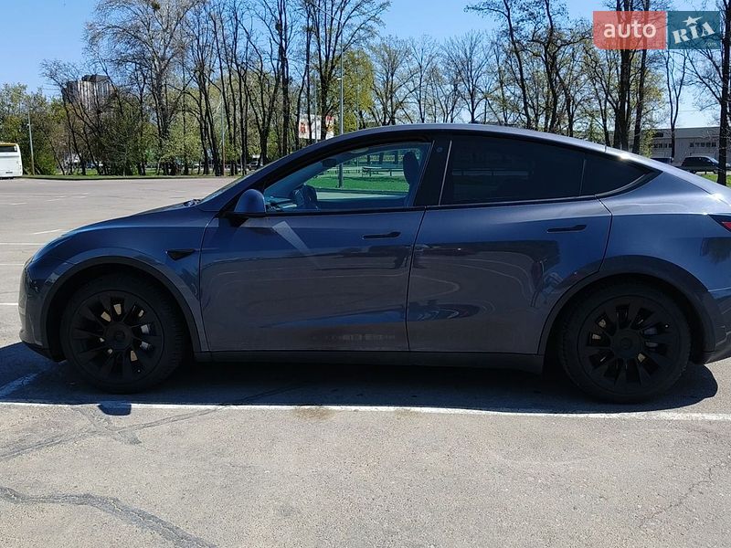 Внедорожник / Кроссовер Tesla Model Y 2021 в Киеве