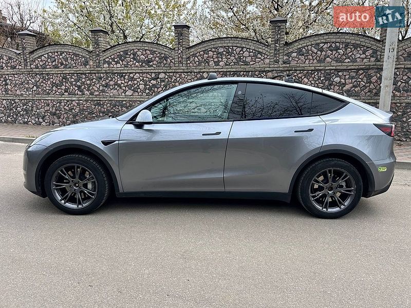 Внедорожник / Кроссовер Tesla Model Y 2025 в Киеве