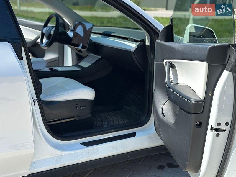 Внедорожник / Кроссовер Tesla Model Y 2021 в Тернополе
