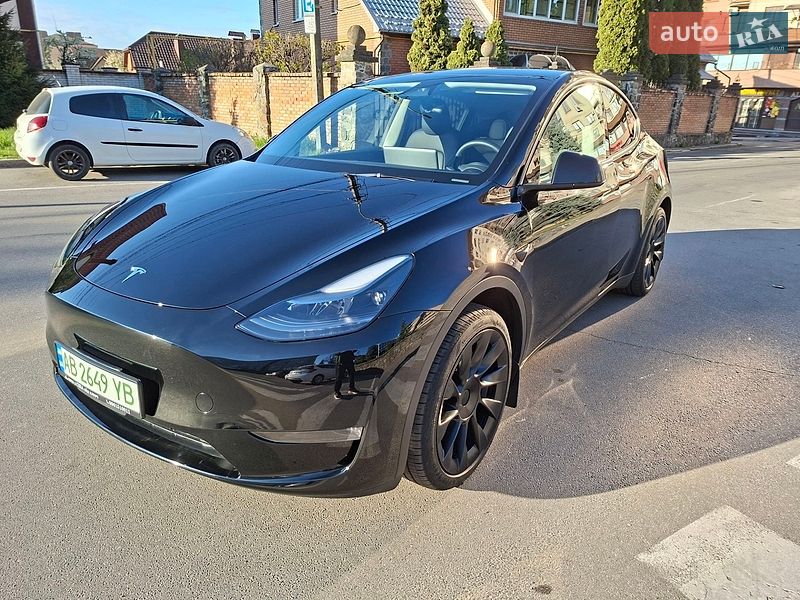 Tesla Model Y 2024