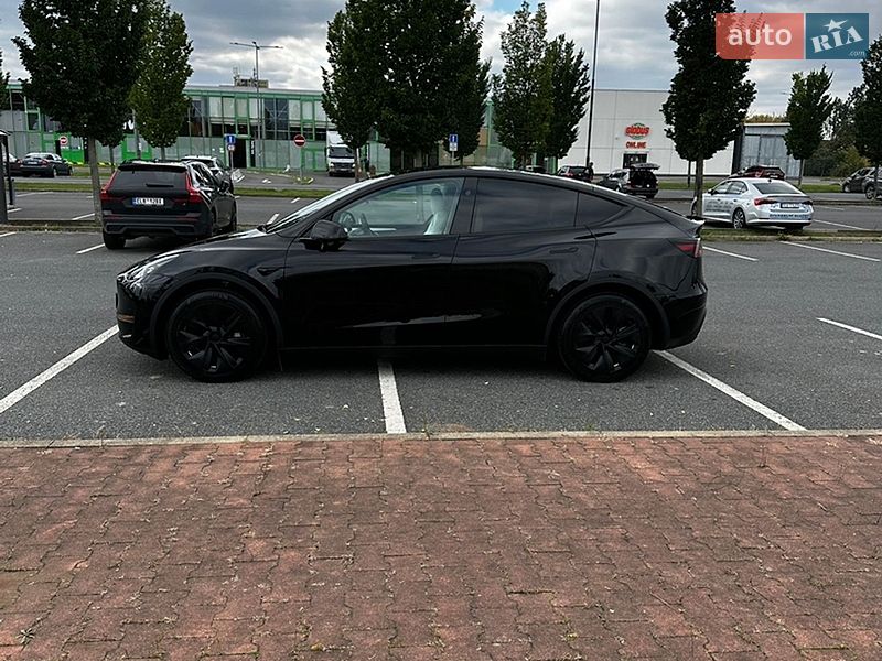 Внедорожник / Кроссовер Tesla Model Y 2024 в Киеве