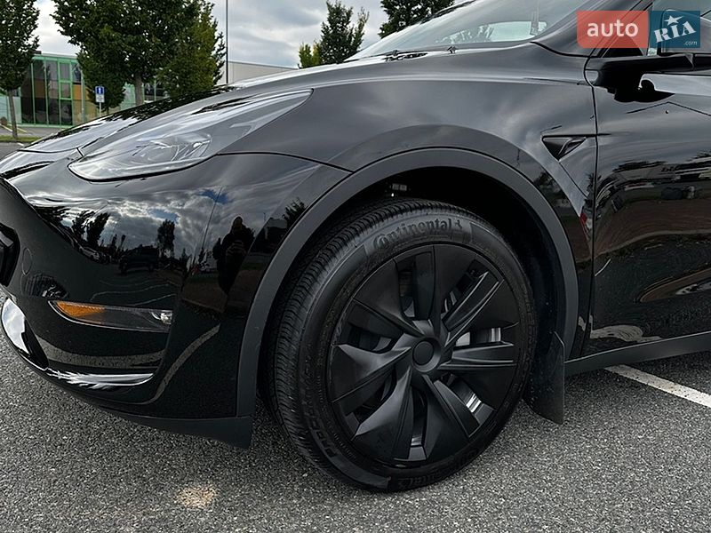 Внедорожник / Кроссовер Tesla Model Y 2024 в Киеве