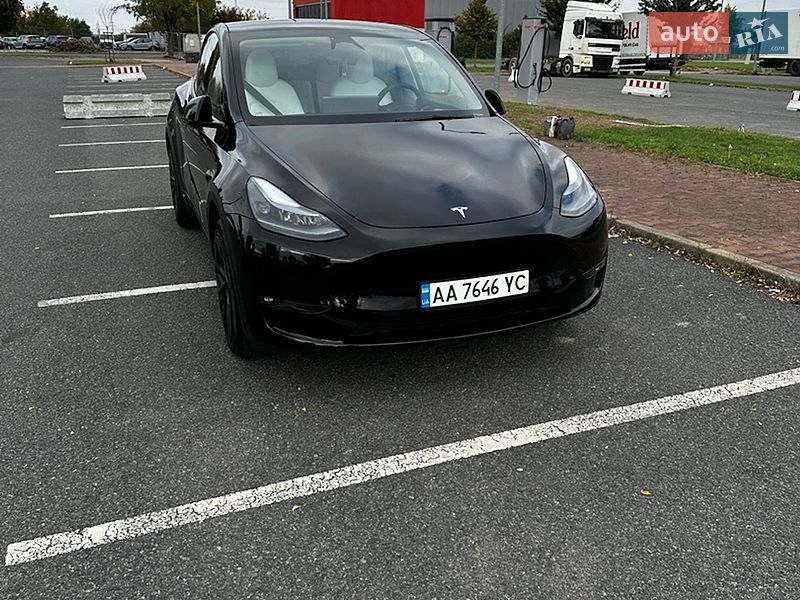 Внедорожник / Кроссовер Tesla Model Y 2024 в Киеве