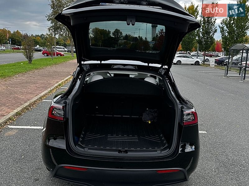 Внедорожник / Кроссовер Tesla Model Y 2024 в Киеве