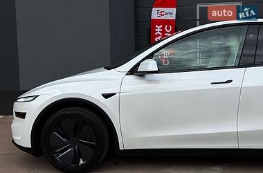 Внедорожник / Кроссовер Tesla Model Y 2025 в Киеве