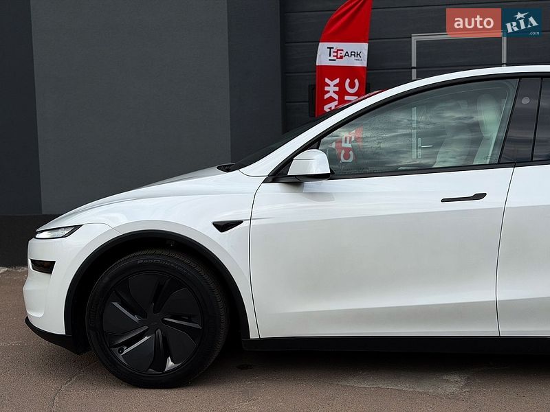 Внедорожник / Кроссовер Tesla Model Y 2025 в Киеве