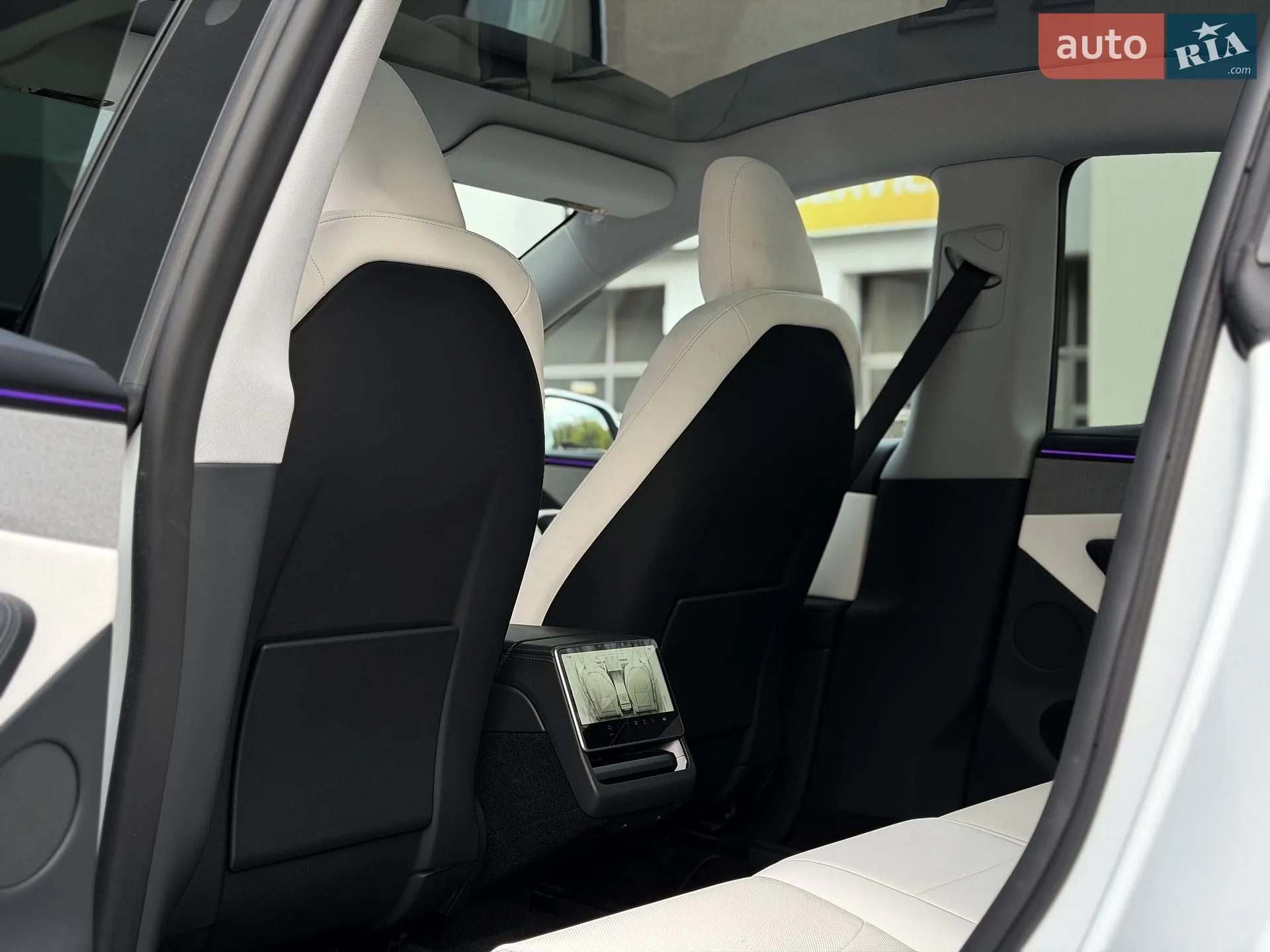 2025 Tesla Model Y - мініатюра 15